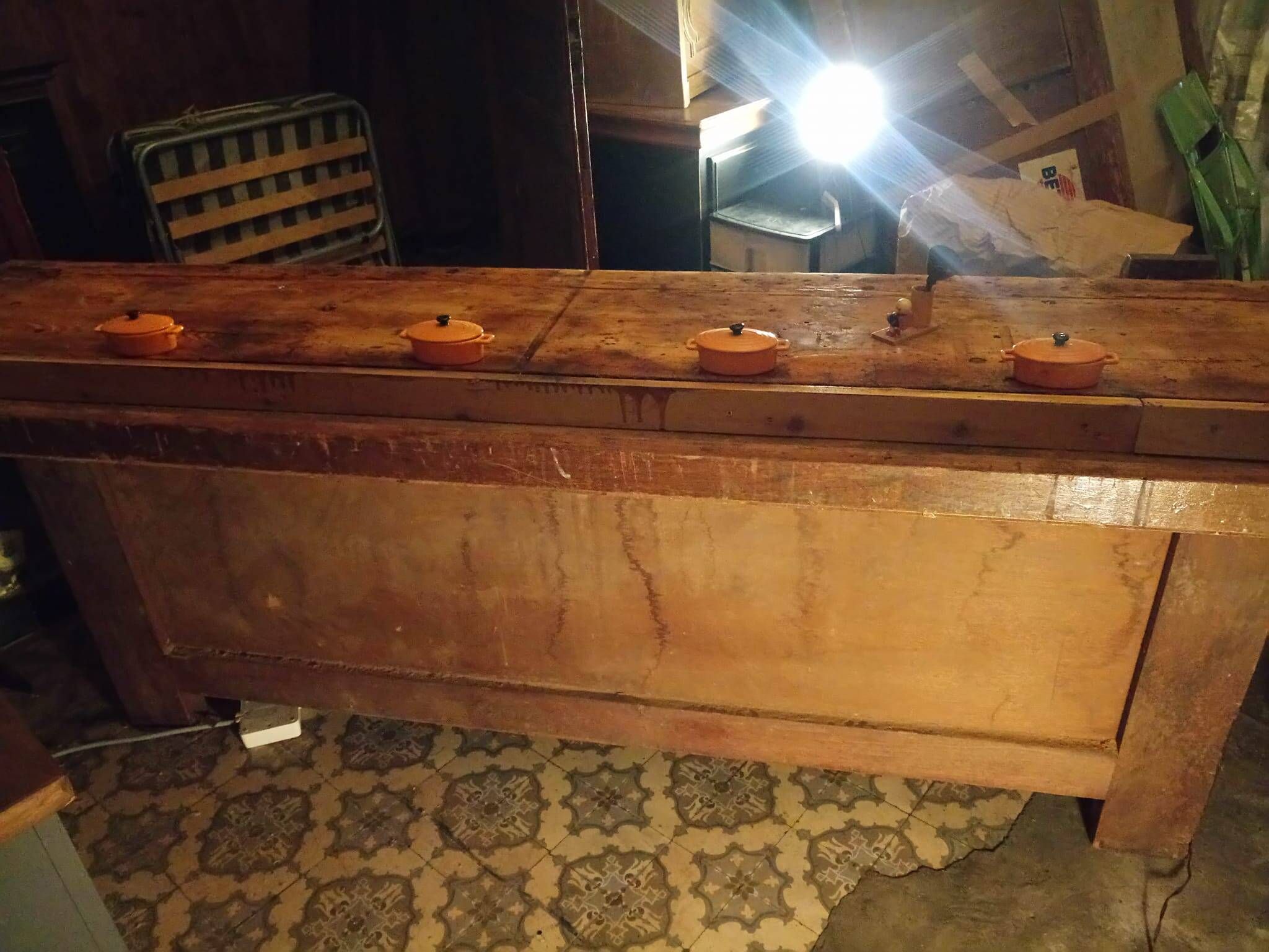 Ancien établi, meuble de métier d'atelier, buffet