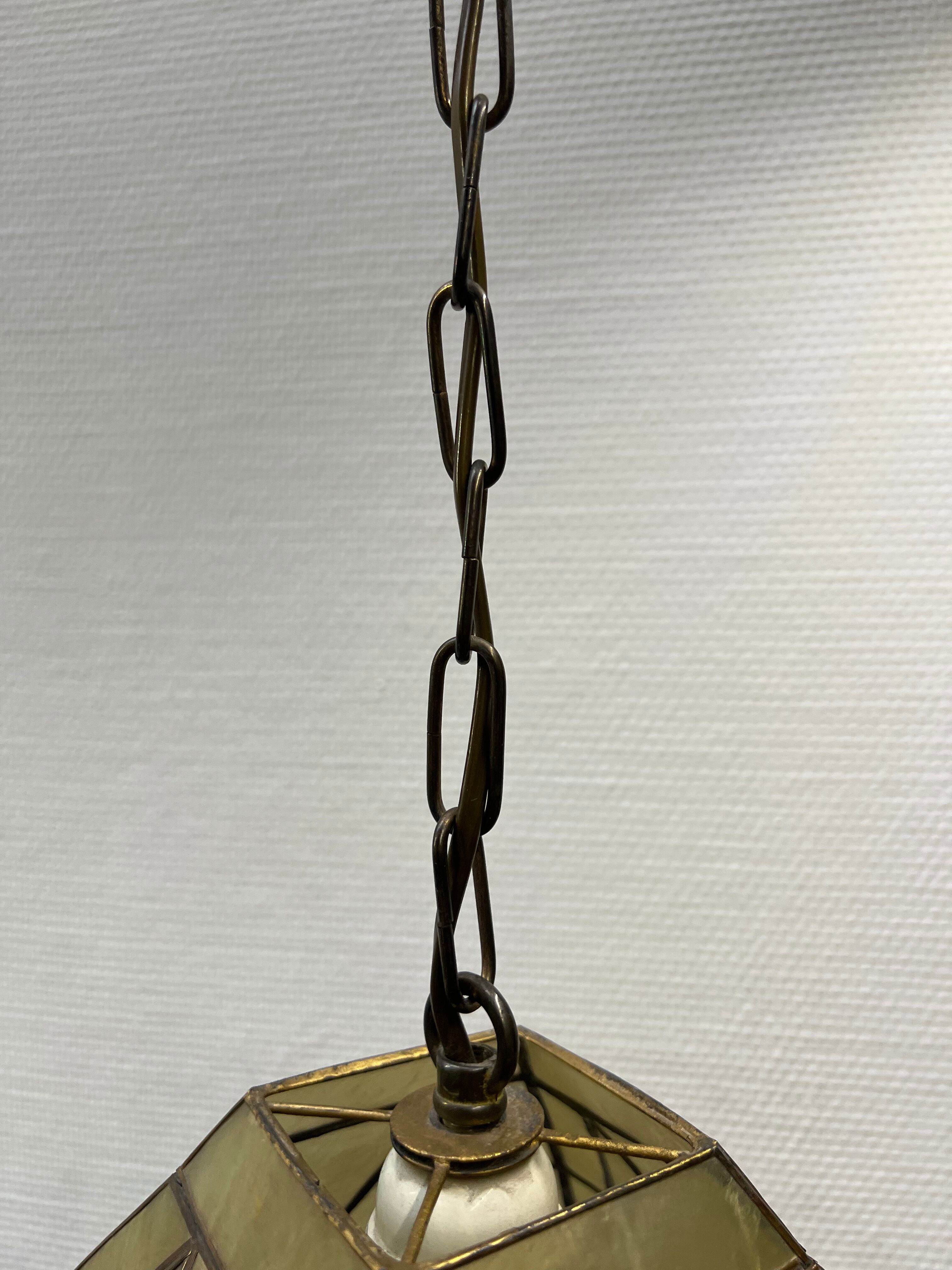 Chandelier in mother-of-pearl and brass