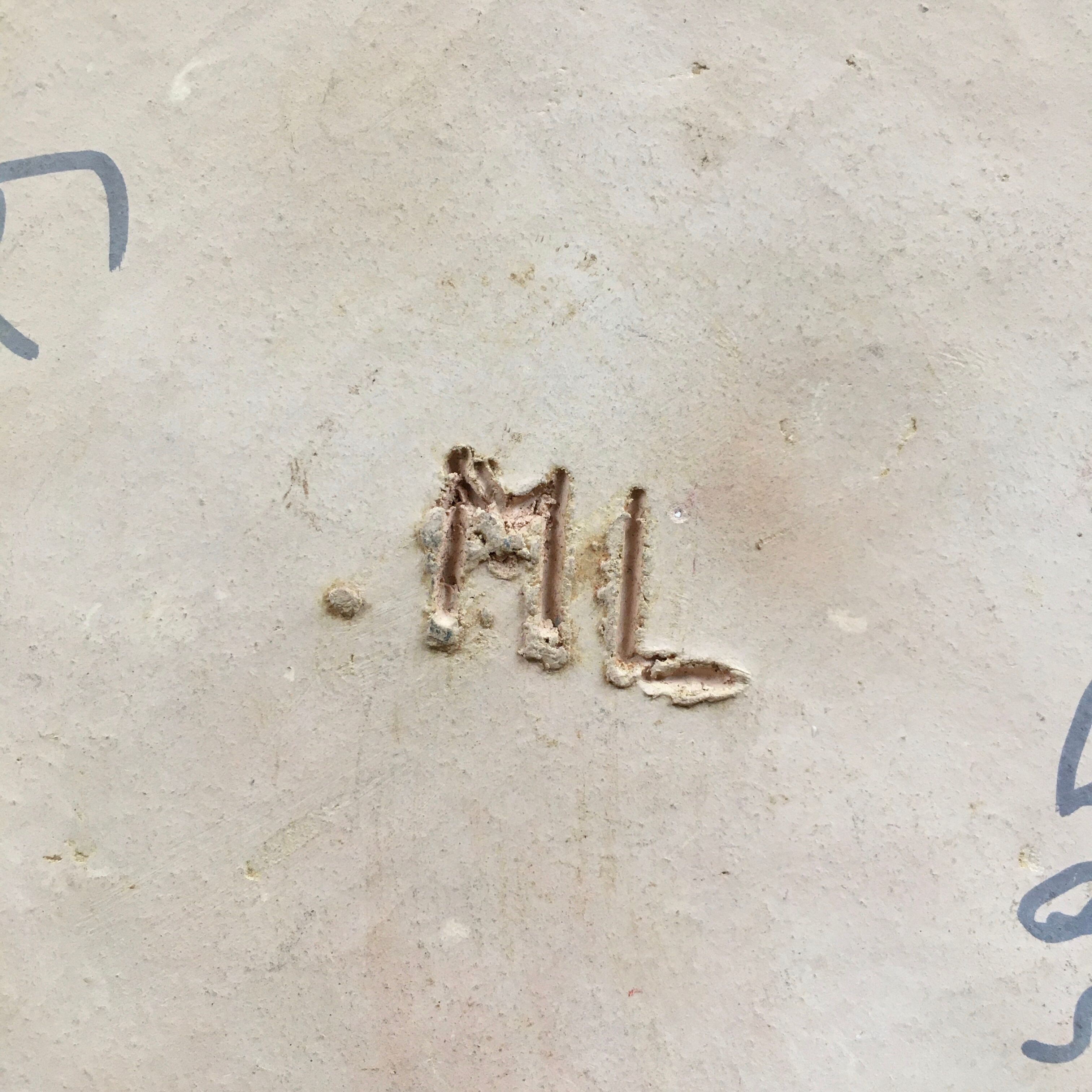 Artisanal terracotta pot cache