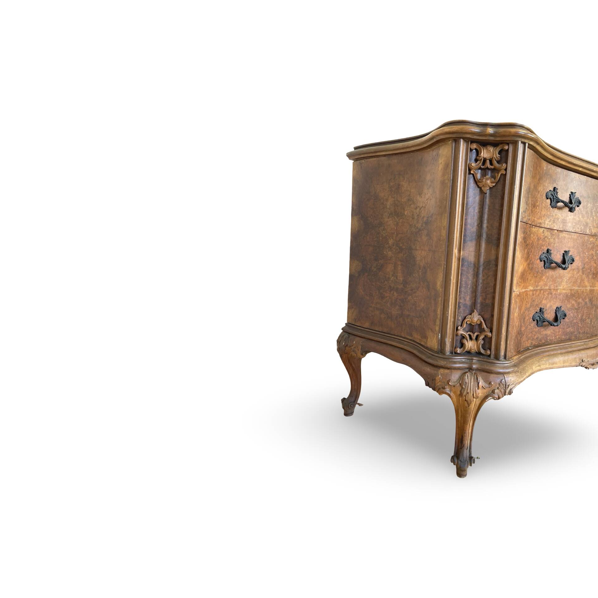 Elegant Italian Louis XV style commode, circa 1940.