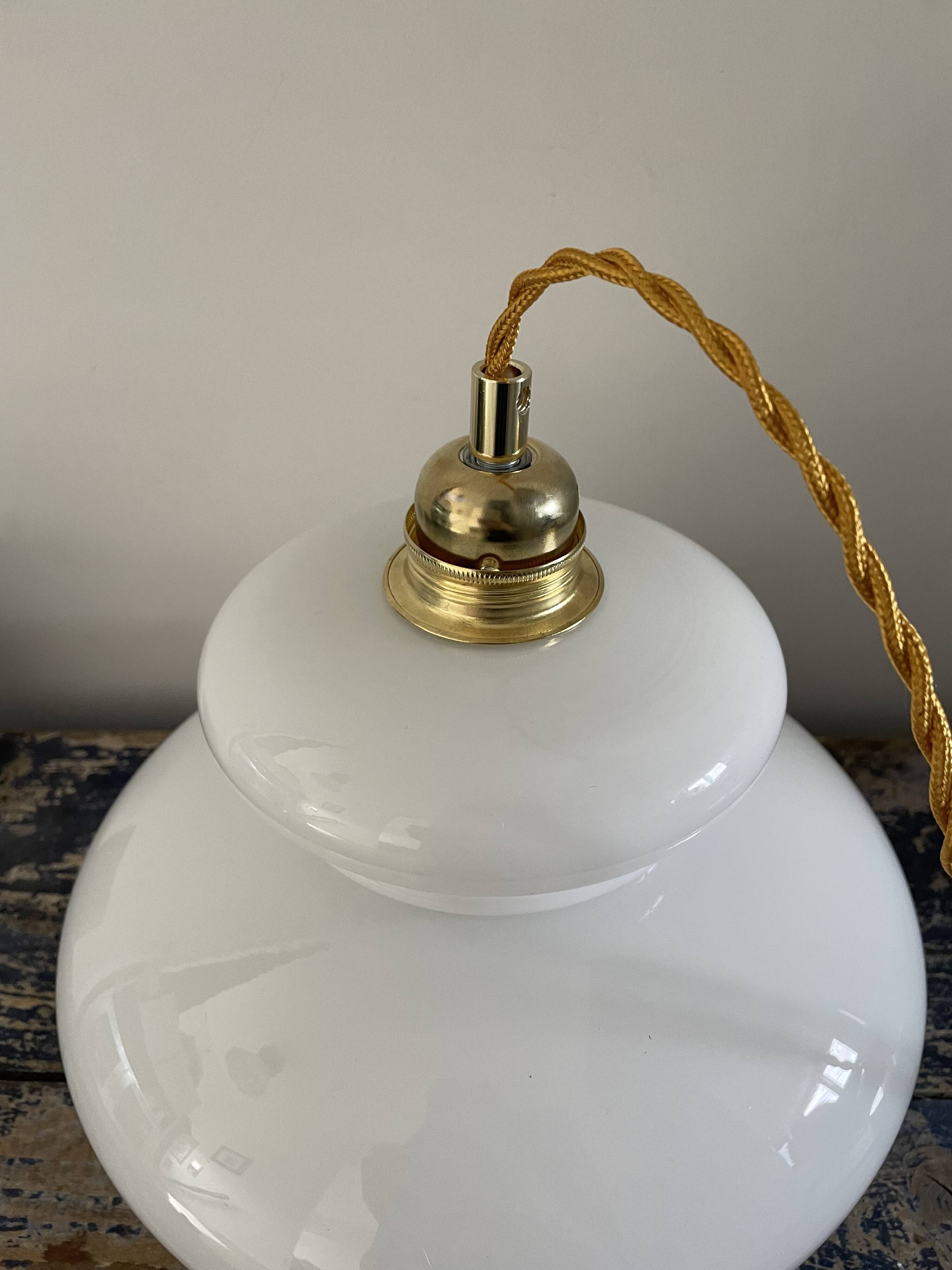 Suspension vintage en opaline blanche