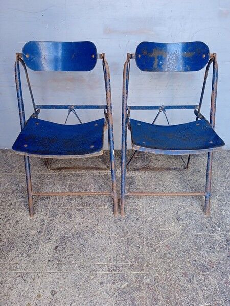 Pair of chairs industrial period 1921