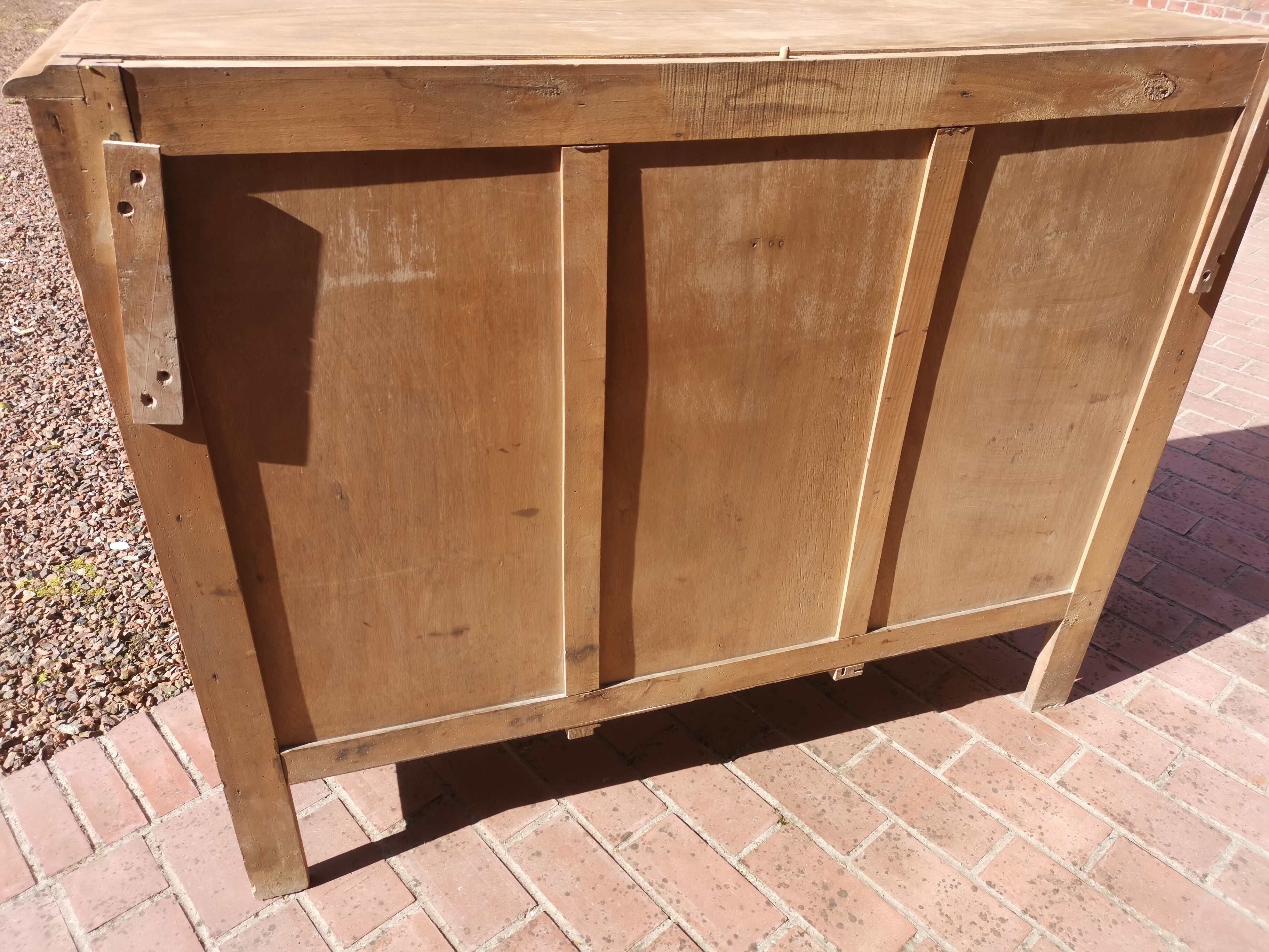 Parisian floral pattern buffet