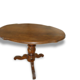 Pedestal table