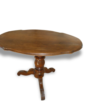 Pedestal table