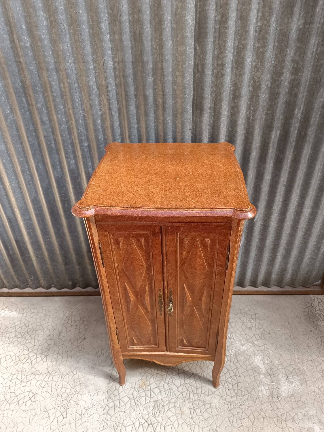 Two-door buffet