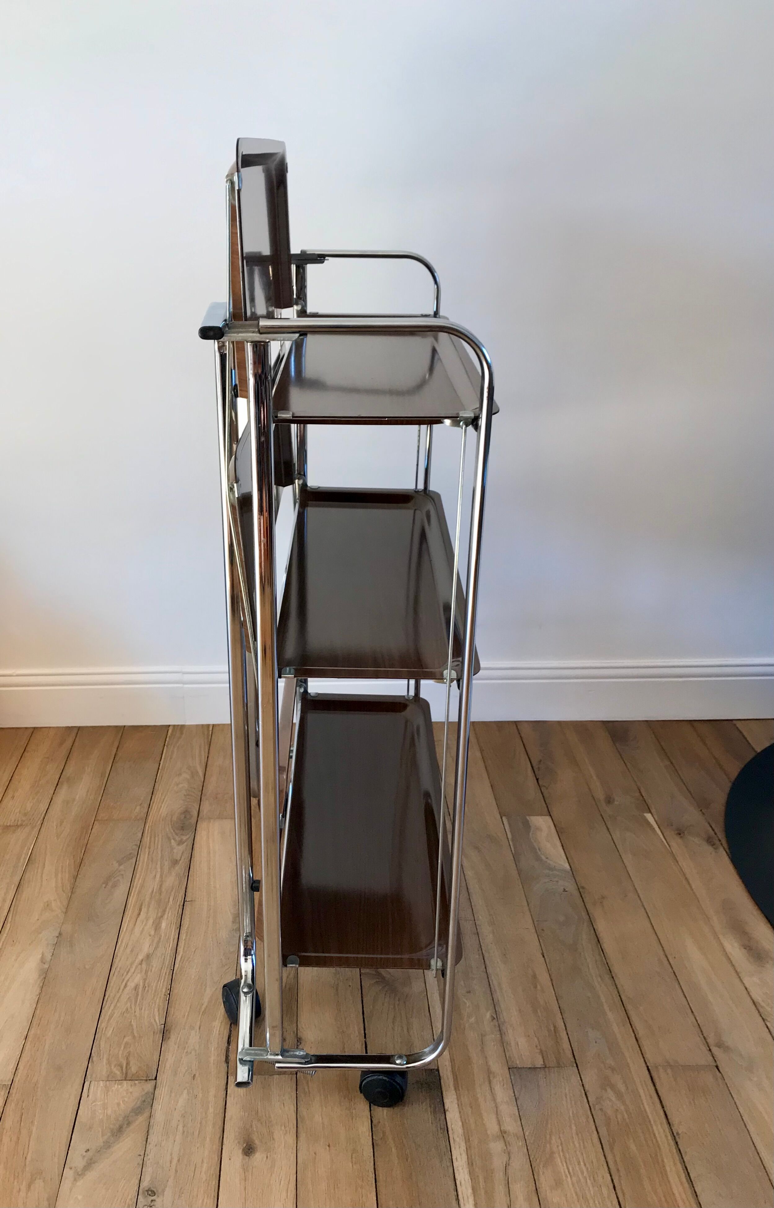 Service in formica and folding chrome 70s