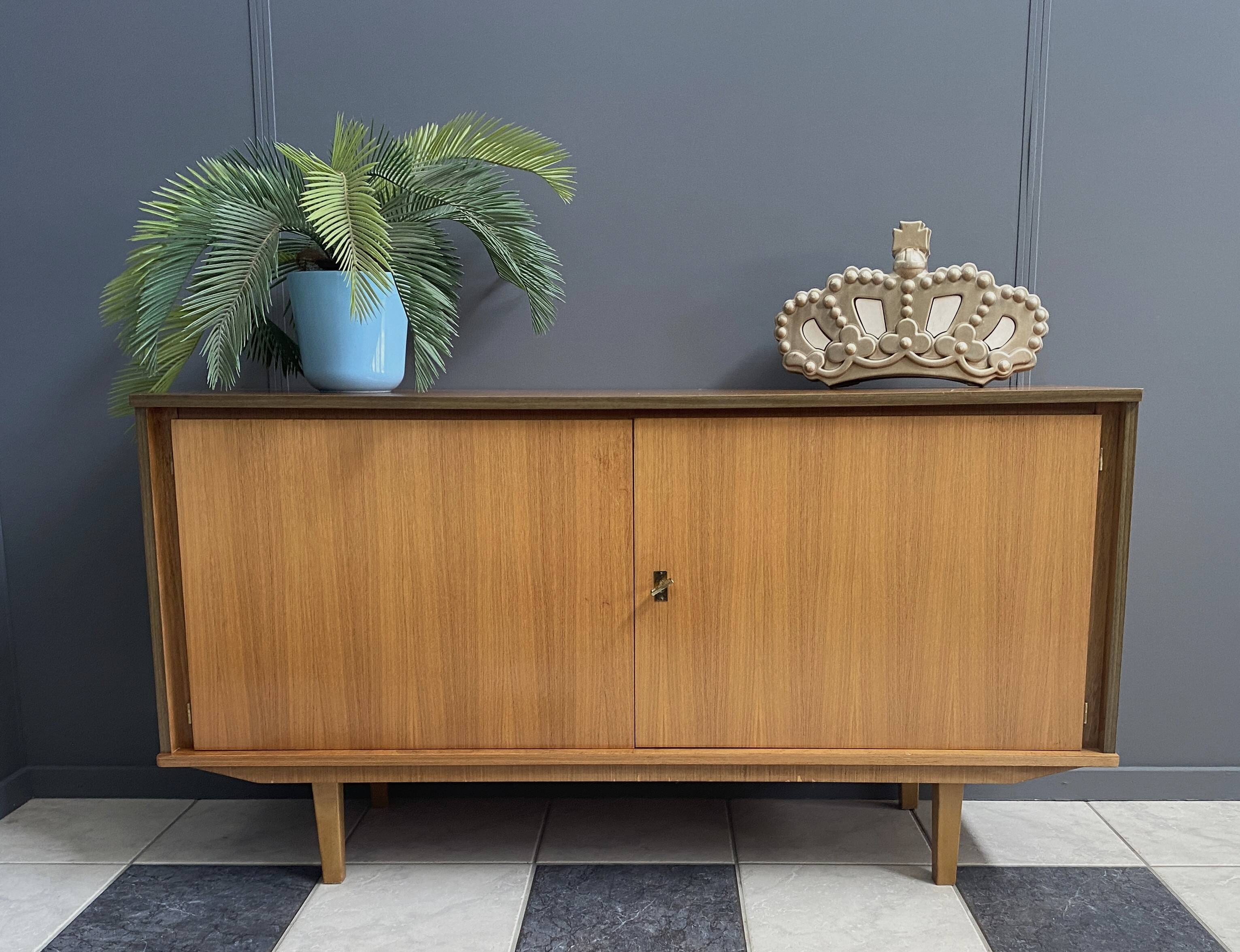 Buffet en bois à 2 portes de Suède