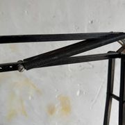 Vintage industrial articulated desk lamp in black metal with cast-iron base, adjustable arm