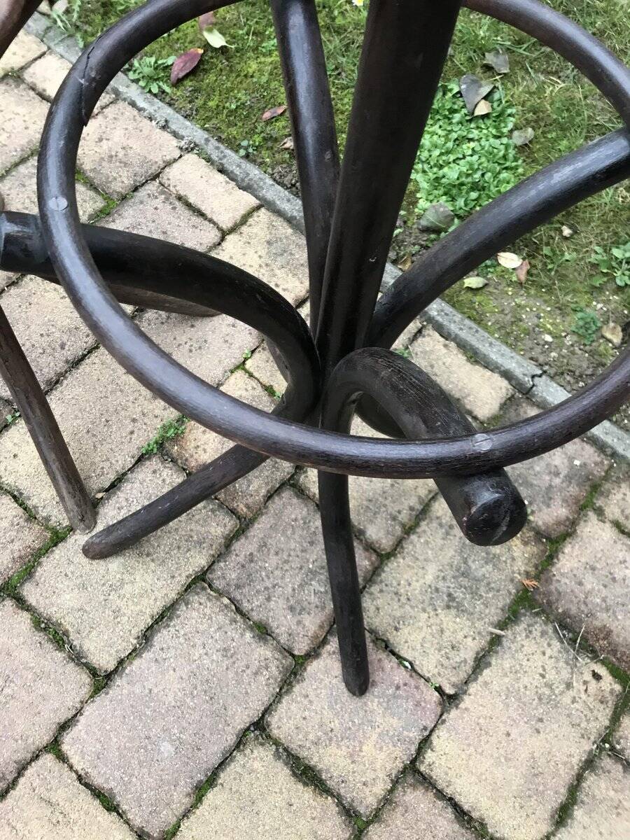 Paire de portants Thonet hongrois en bois marron, 1930s — élancés avec porte-parapluie