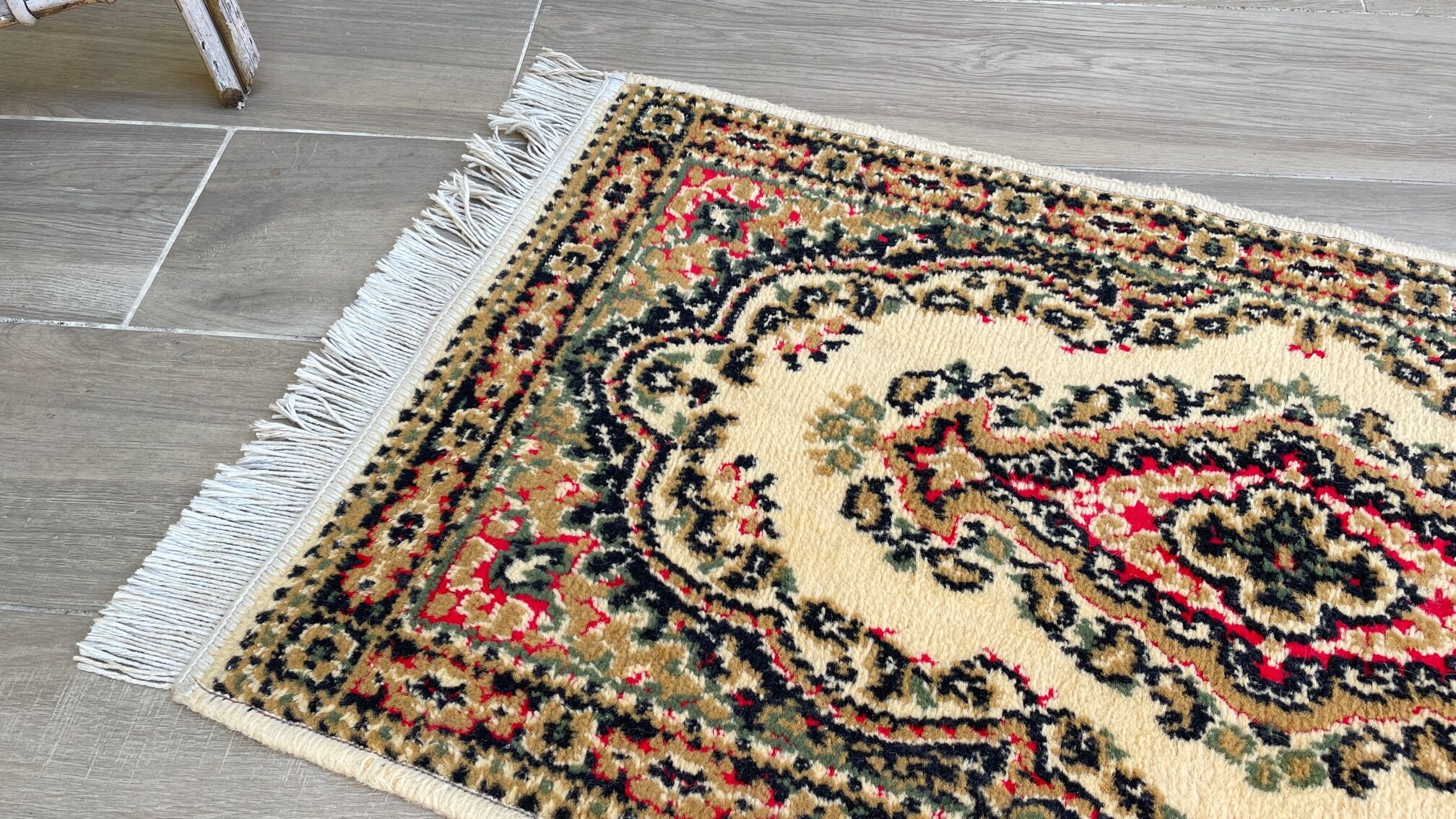 Beige mechanical carpet 80s