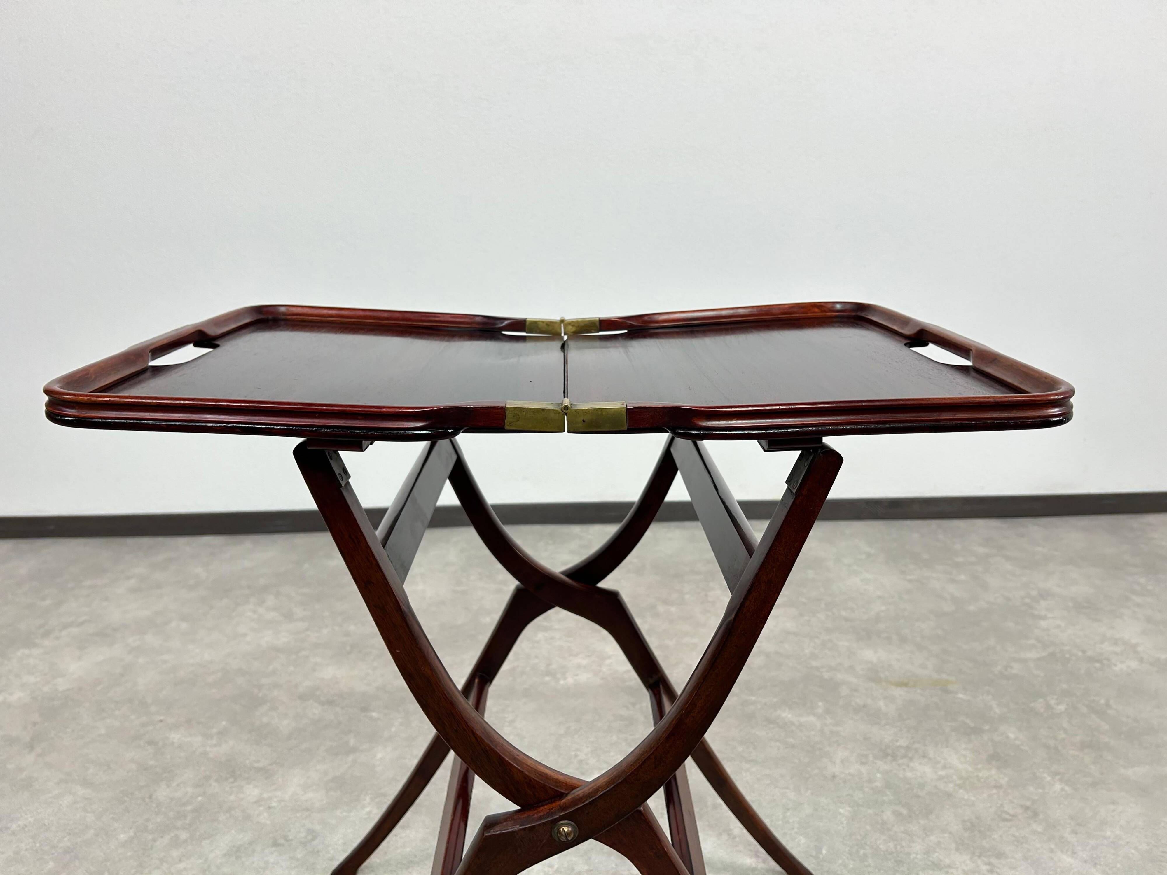 Folding table in mahogany in the style of the Vienna Secession.