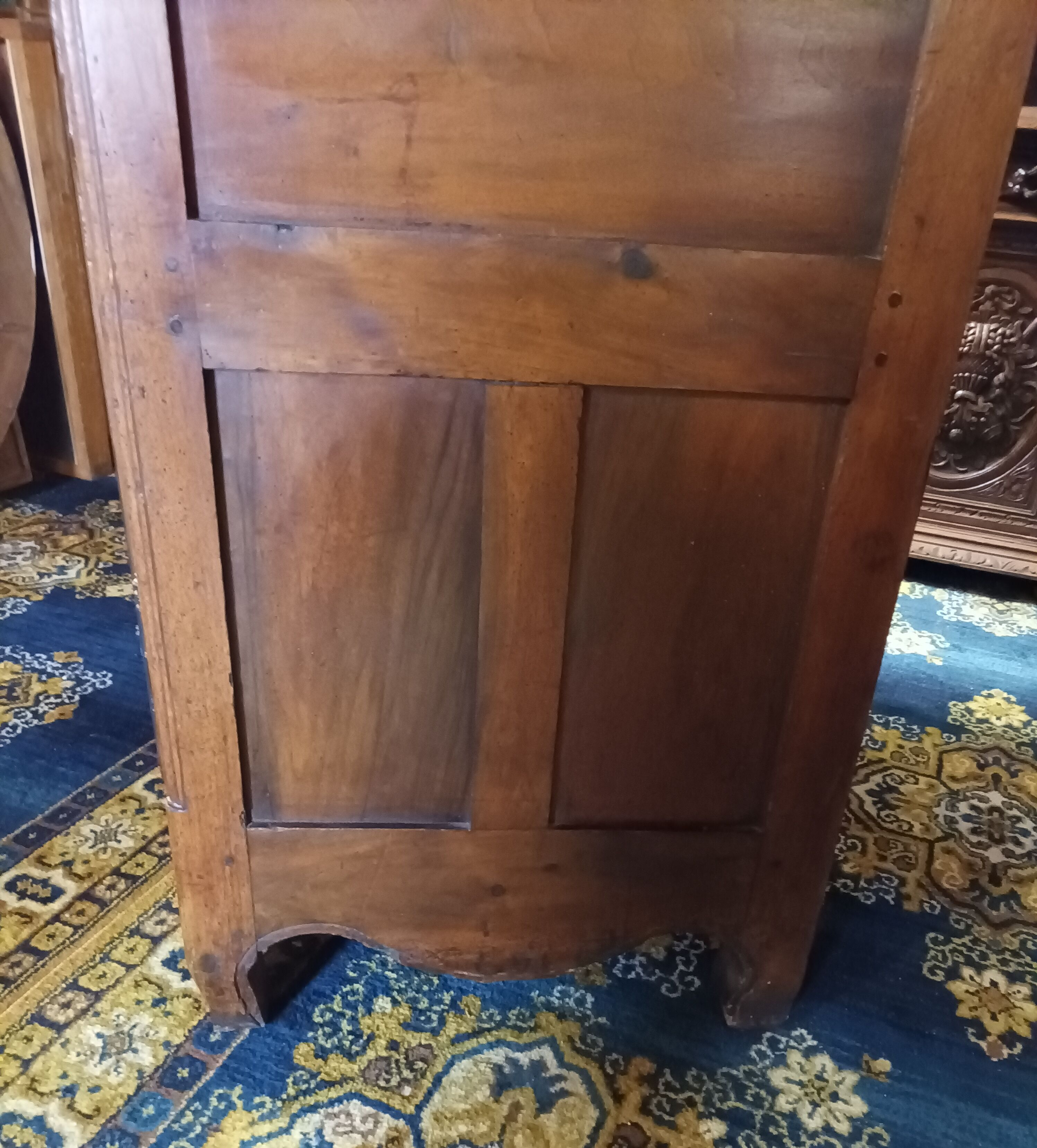 Louis XV standing man in walnut