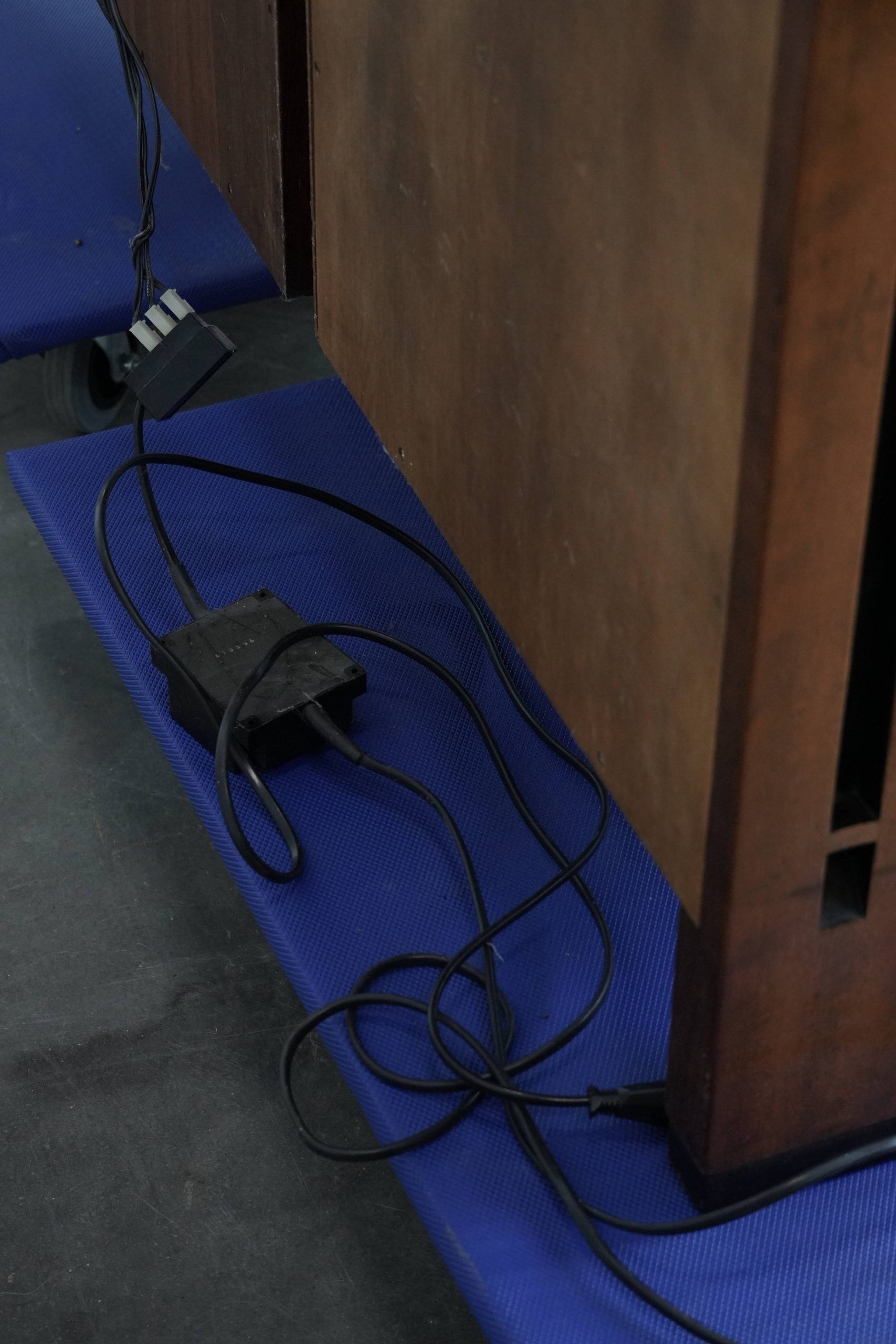 Grand meuble vitrine Art Déco / buffet avec éclairage de luxe