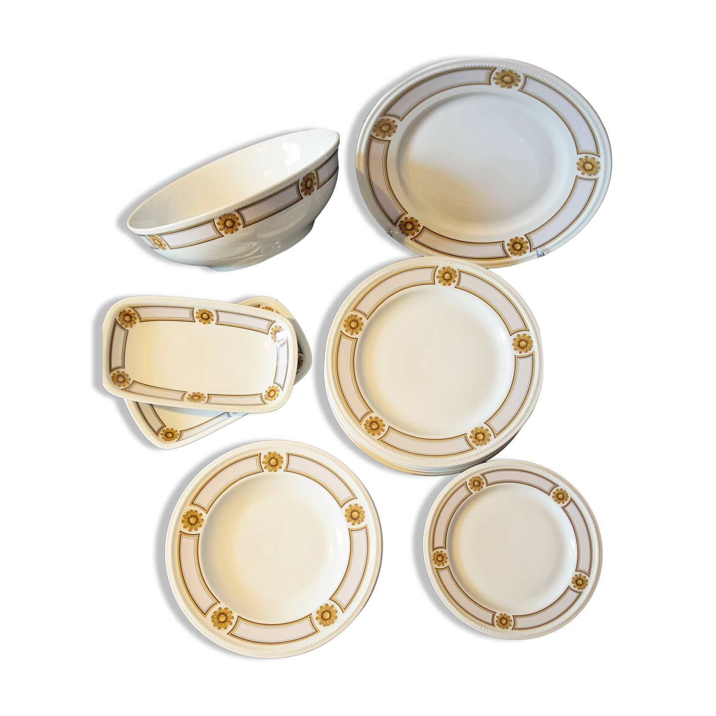 Limoges porcelain table service by Bernardaud, model "Trianon", 2