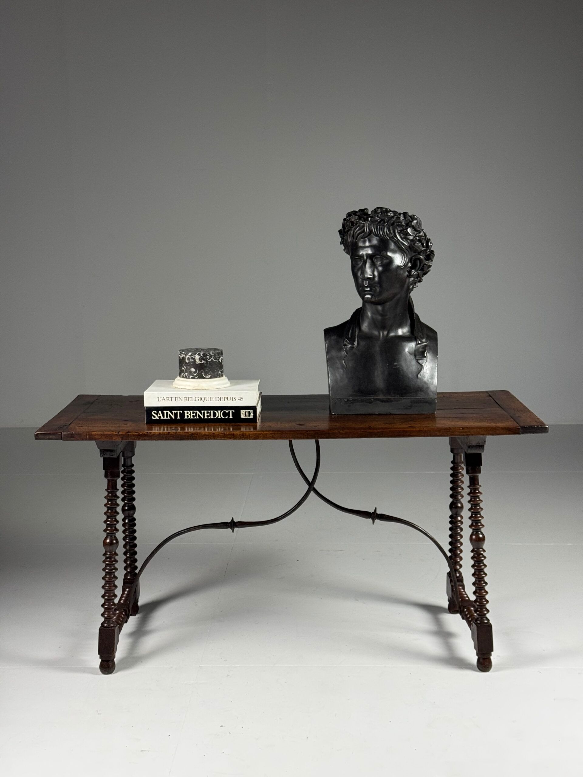 Table espagnole du XVIIIe siècle