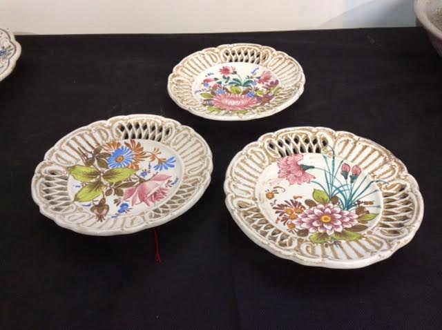 Set of 3 openwork ceramic plates