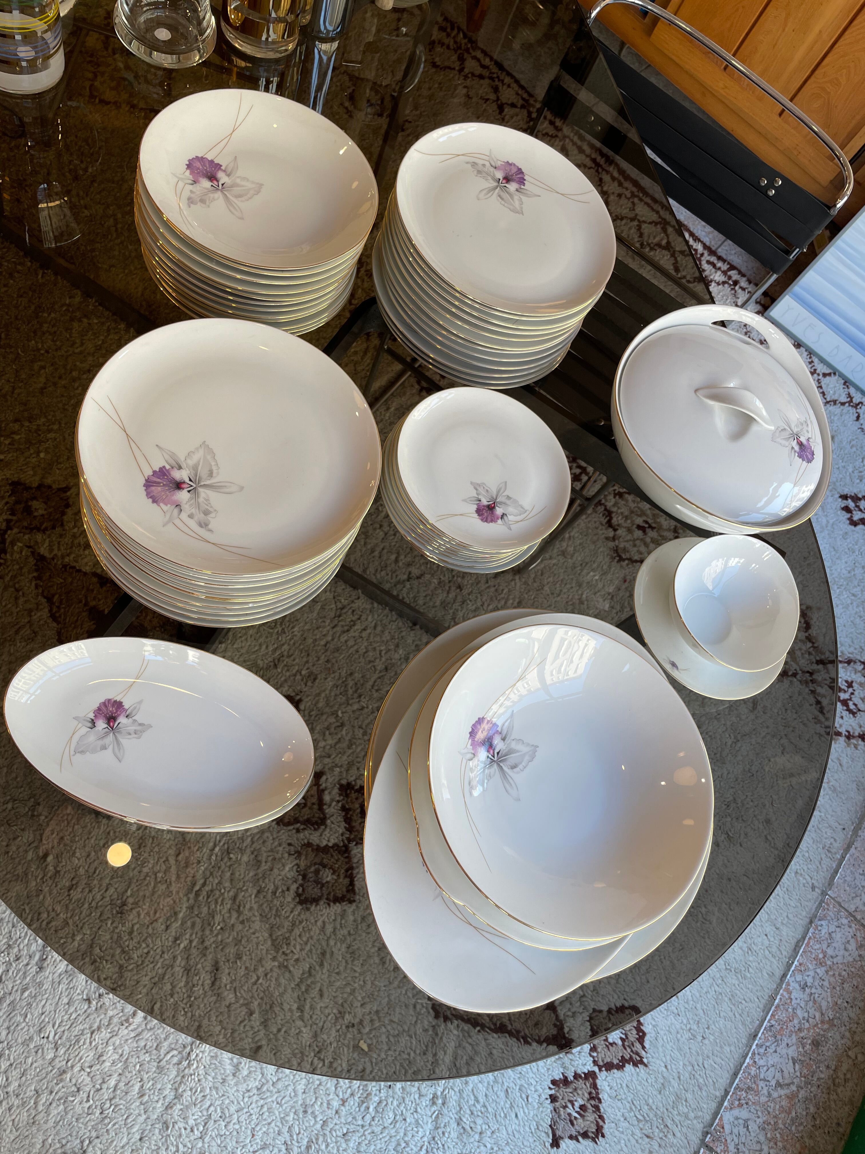 Service 56 pieces of porcelain Eschenbach Bavaria
