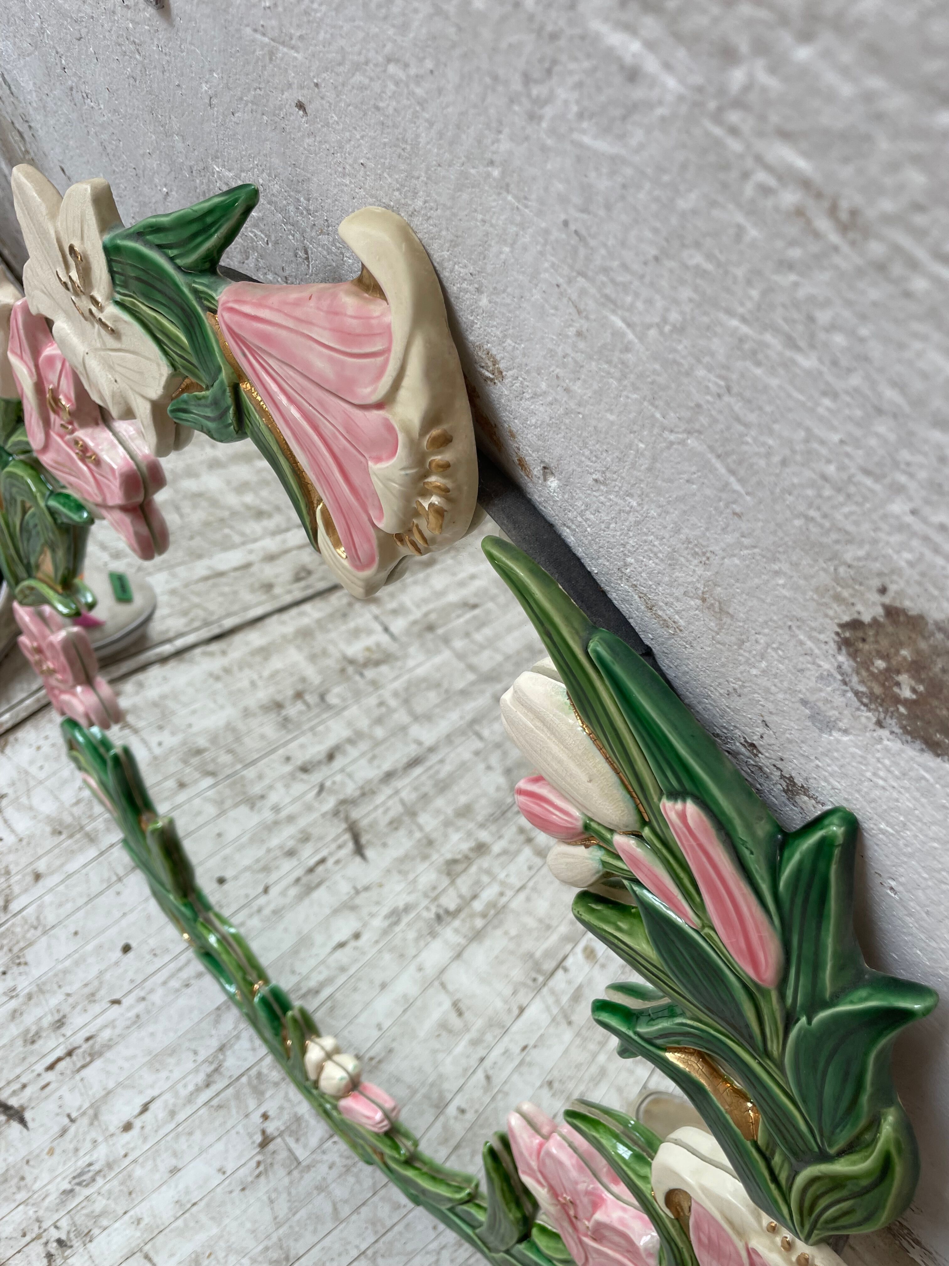 Oval ceramic mirror with flowers