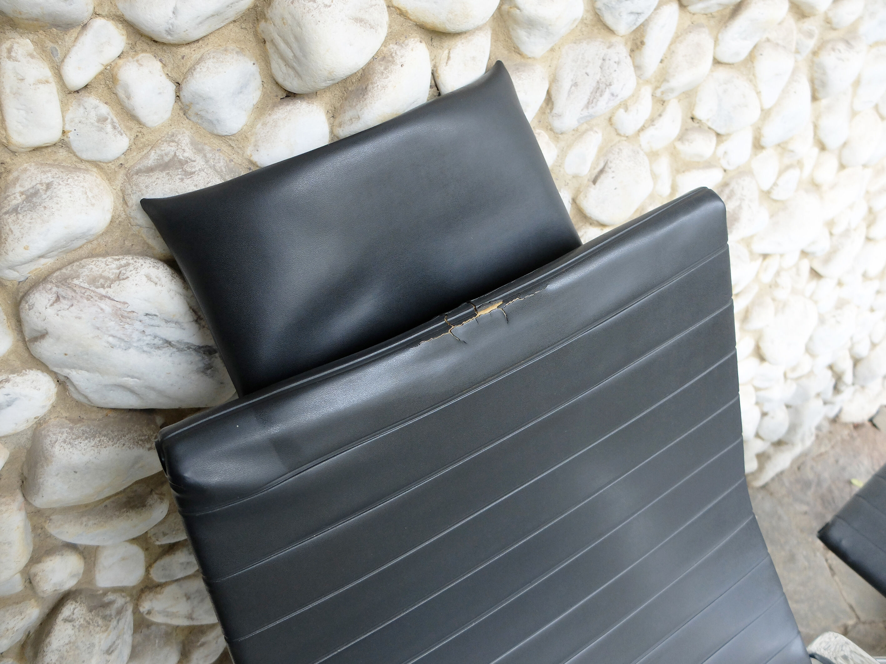 Lounge Chair Chair EA124 - Ottoman EA125 by Charles - Ray Eames for Herman Miller 1960s