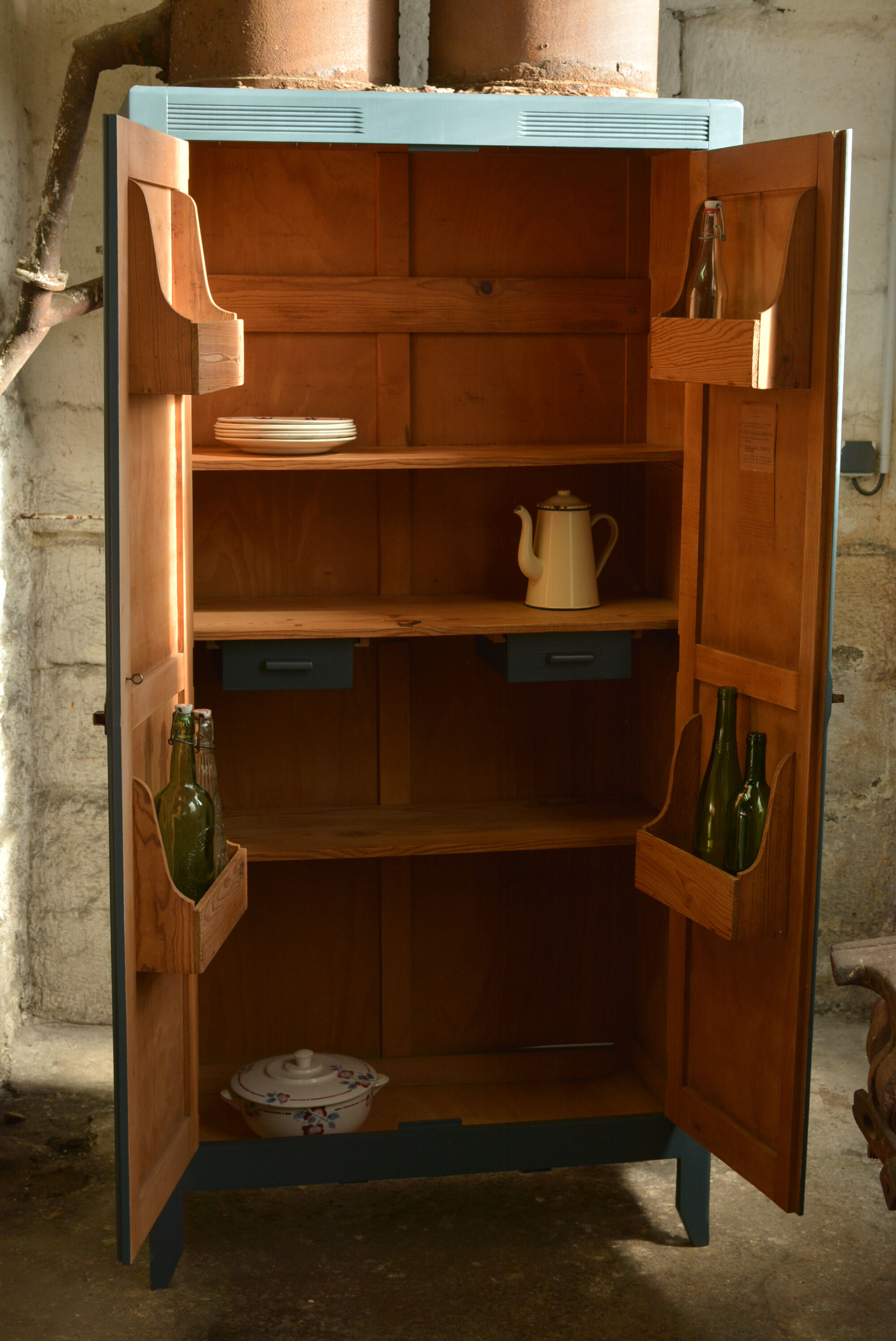 Armoire parisienne garde-manger