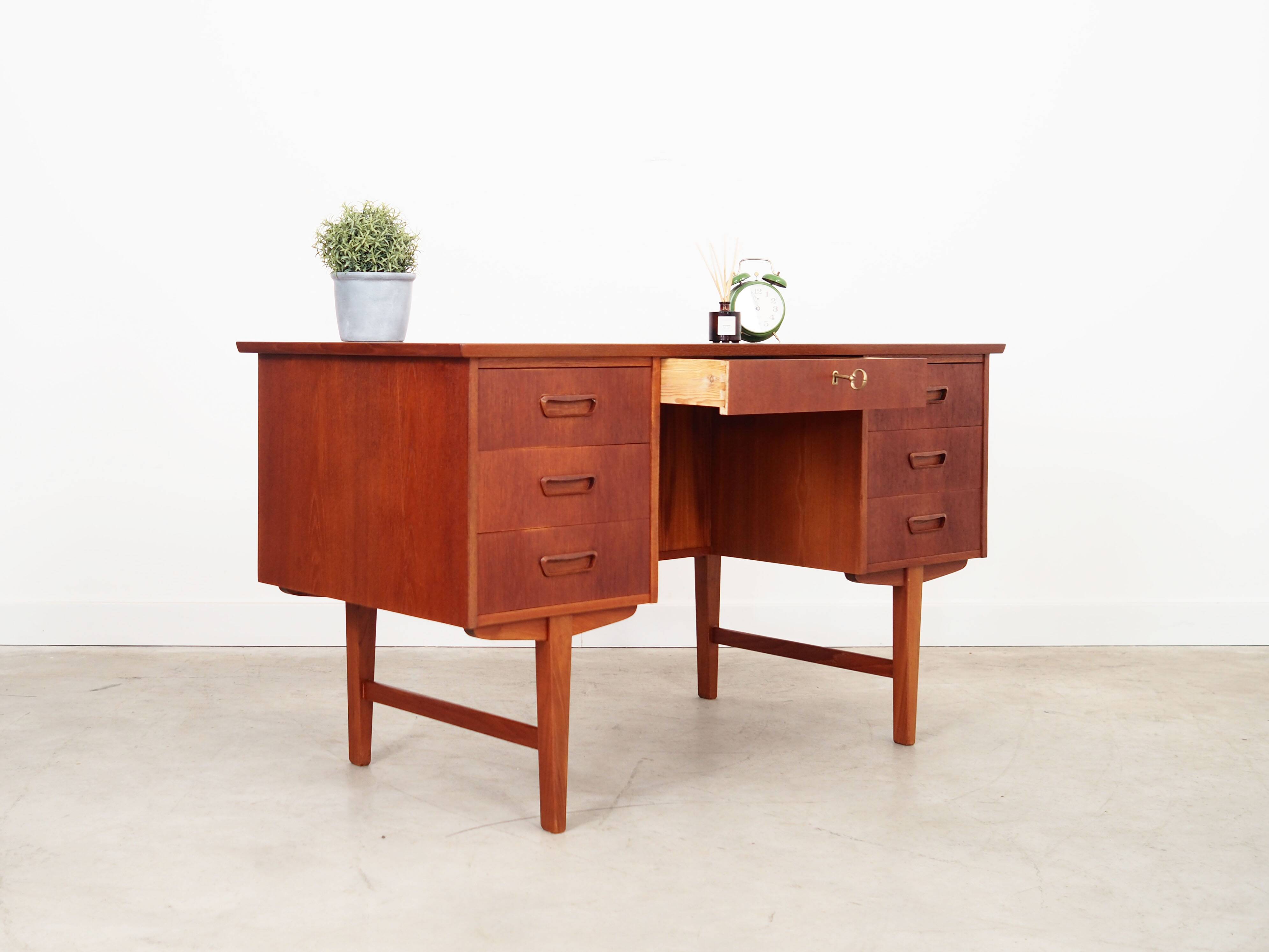 Bureau en teck, design danois, années 1970, production : Danemark