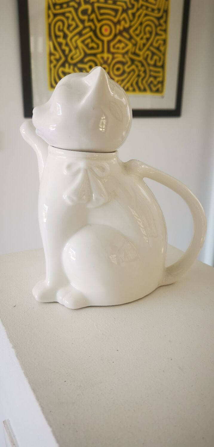 Teapot cat porcelain