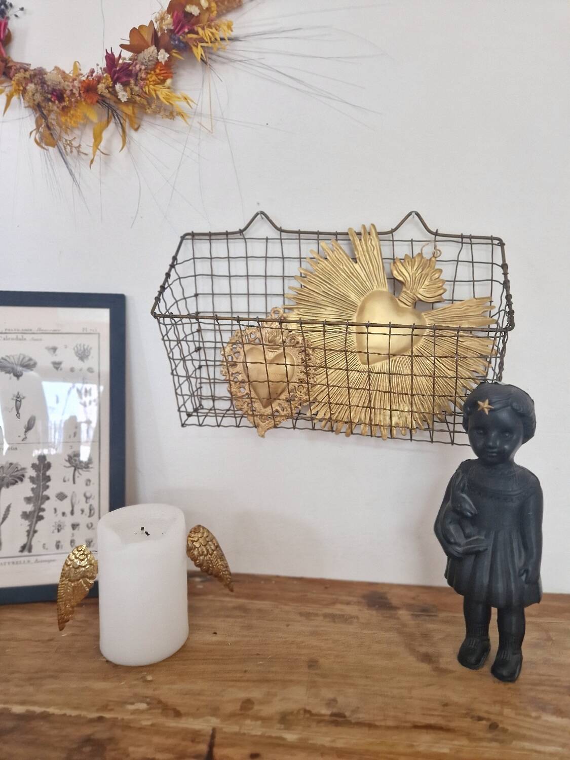 Metal basket basket wire mesh vintage brass mail storage wall magazine magazine holder