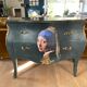 Commode patinée galbée de style Louis XV