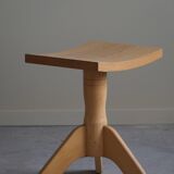 Swivelling tripod stool in elm, mid-century Danish design, 1970s.
