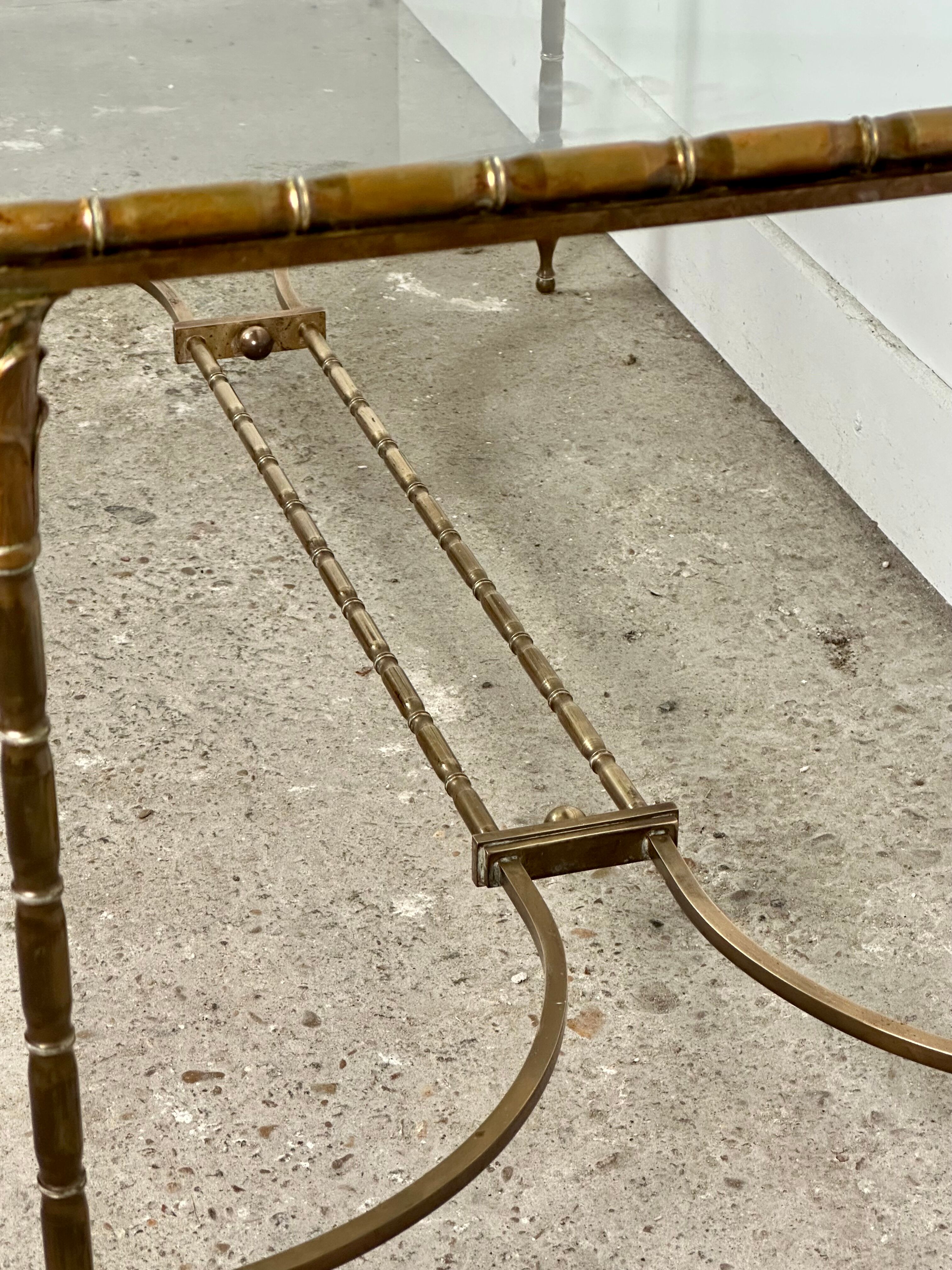 Table basse en bronze doré 1960