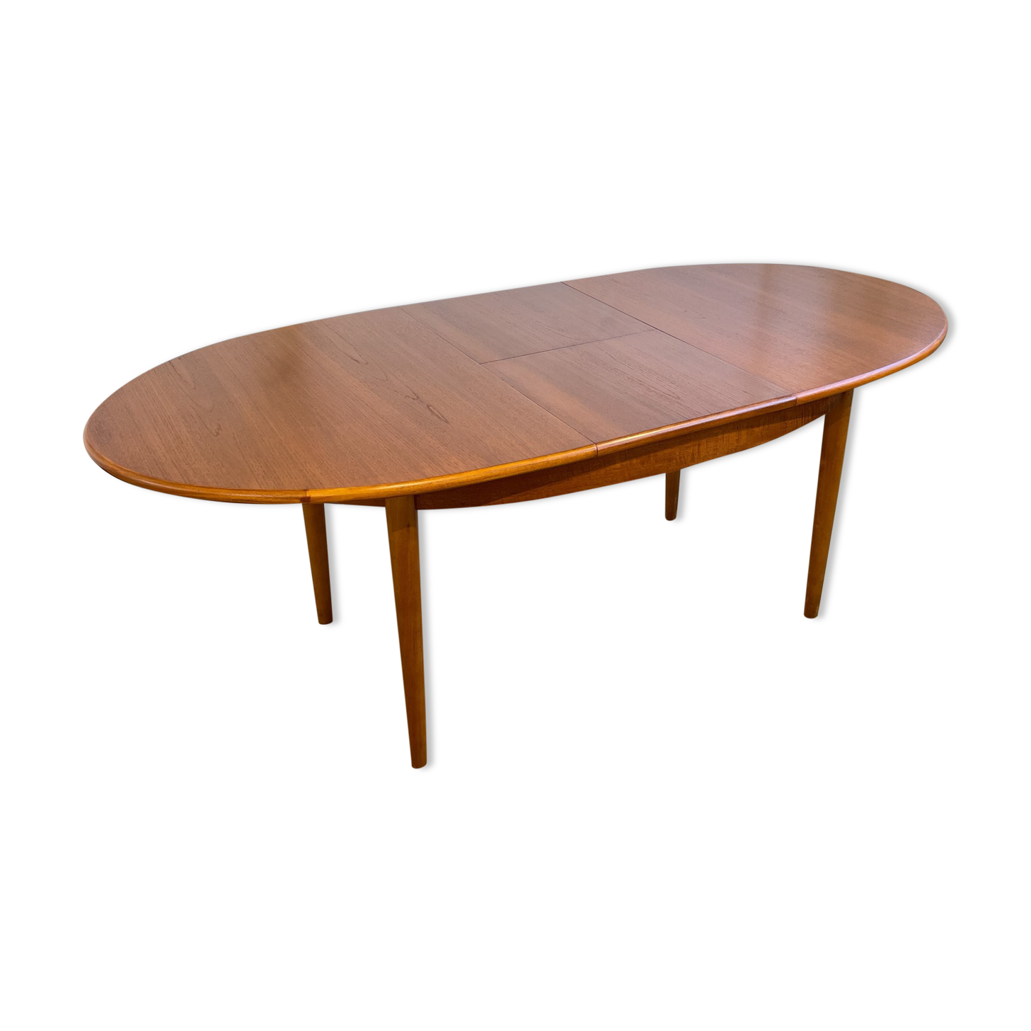 Oval table with butterfly extensions