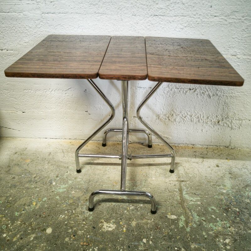 Folding table in formica