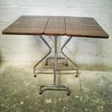Folding table in formica