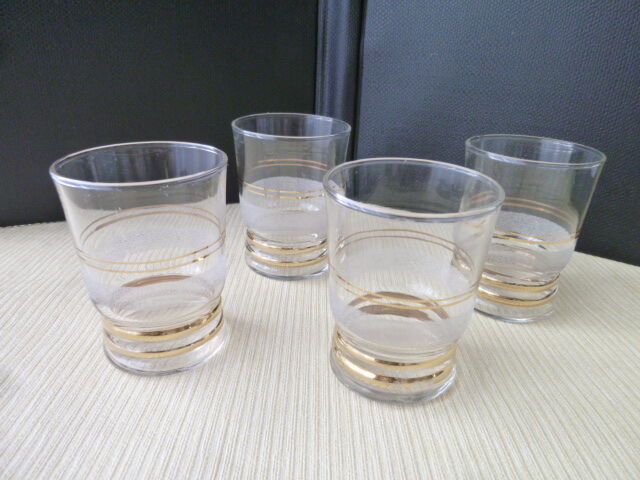 Set de 4 verres de table vintage granités blanc et filés or
