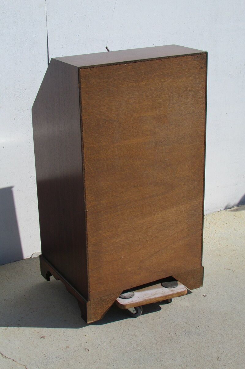 English-style dresser