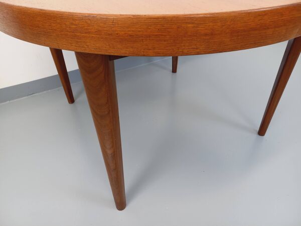 Grande table ronde scandinave vintage des années 50 60 en teck avec rallonges