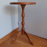 Tripod pedestal table