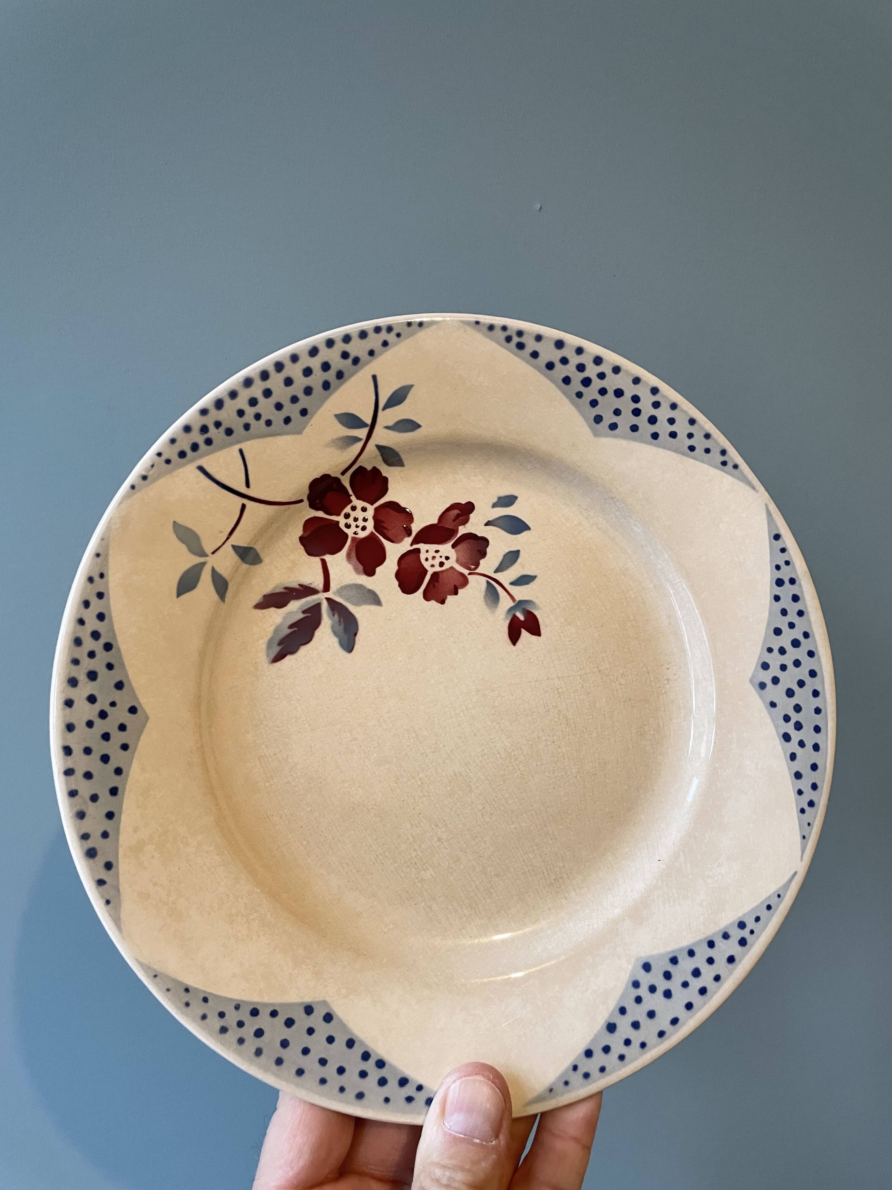 Set of 7 flat plates Digoin Sarreguemines, Barfleur model