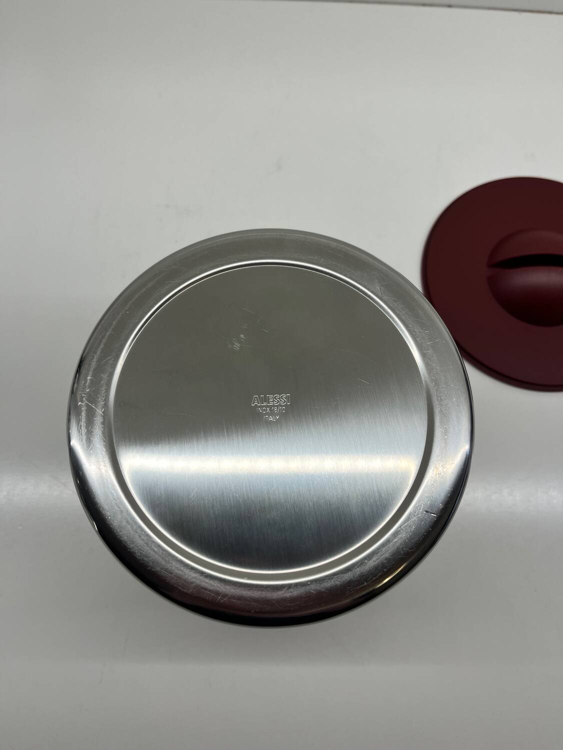 Boîte ronde en inox et plastique par Michael Graves pour Alessi
