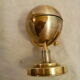 Briquet vintage "mappemonde" en metal dore