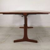 Scandinavian table with system