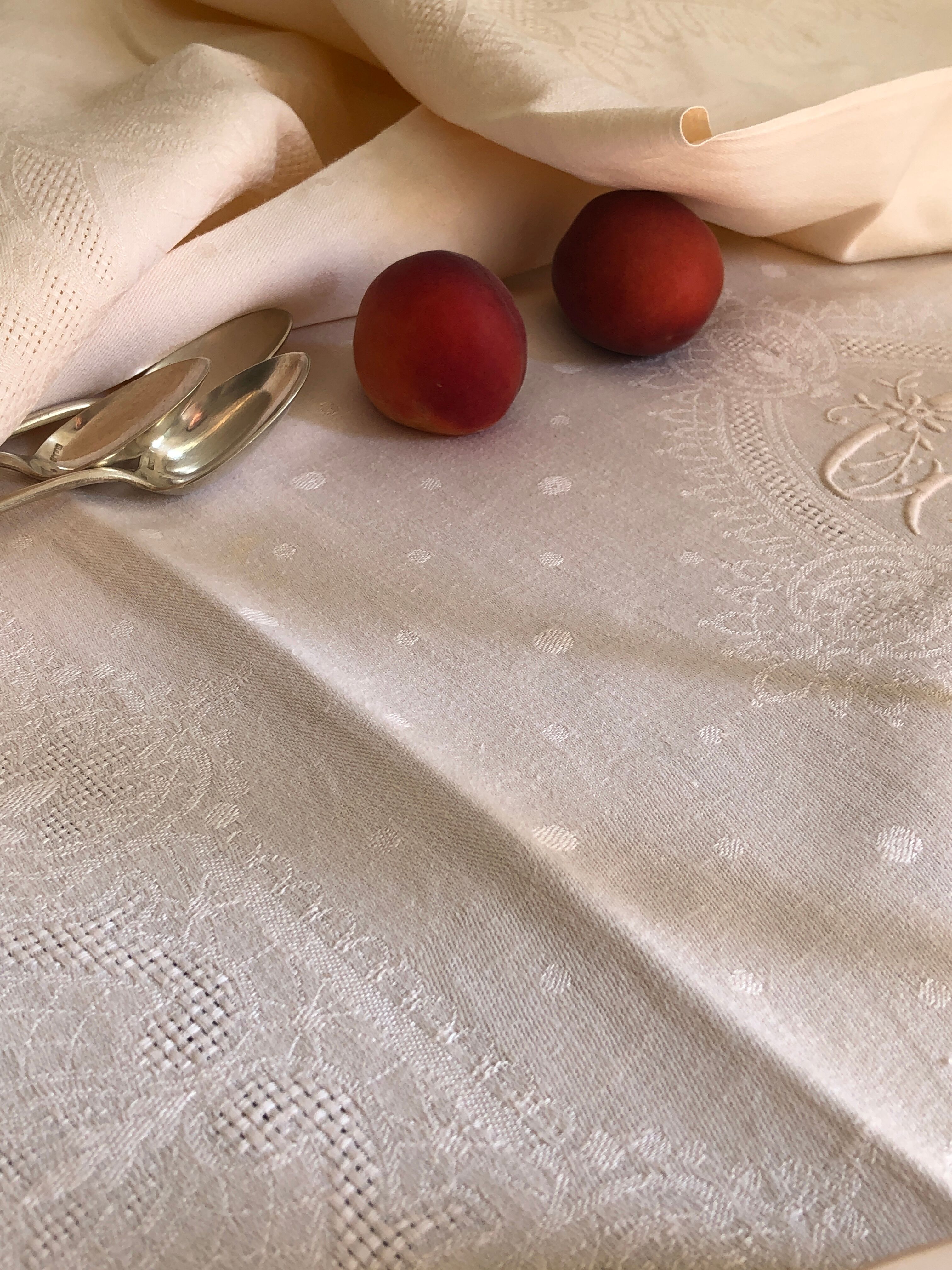 Nappe ancienne en damassée coton teintée en rose thé