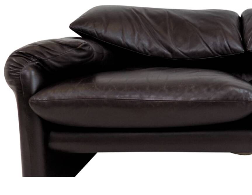 Cassina leather sofa Maralunga model by Vico Magistretti