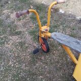 Tricycle des cours de récréation des années 70