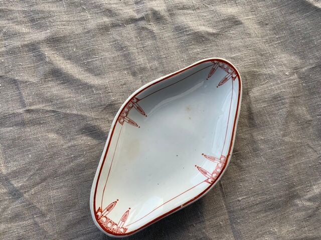 Serving dish in white porcelain art deco mill wolves orchies