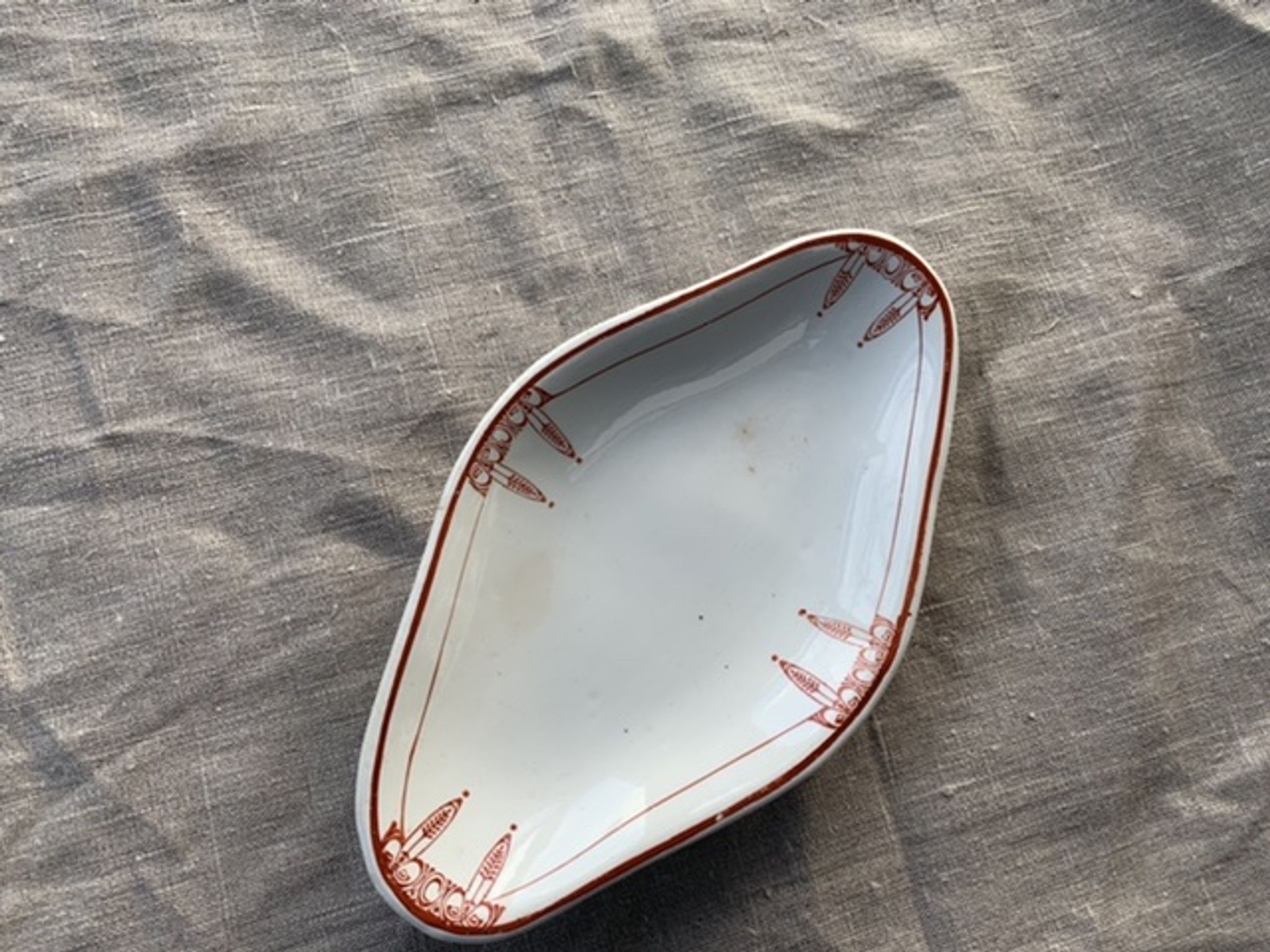 Serving dish in white porcelain art deco mill wolves orchies