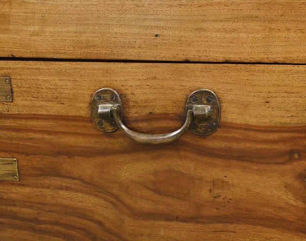 Marine trunk in camphor wood, India – Late 19th century