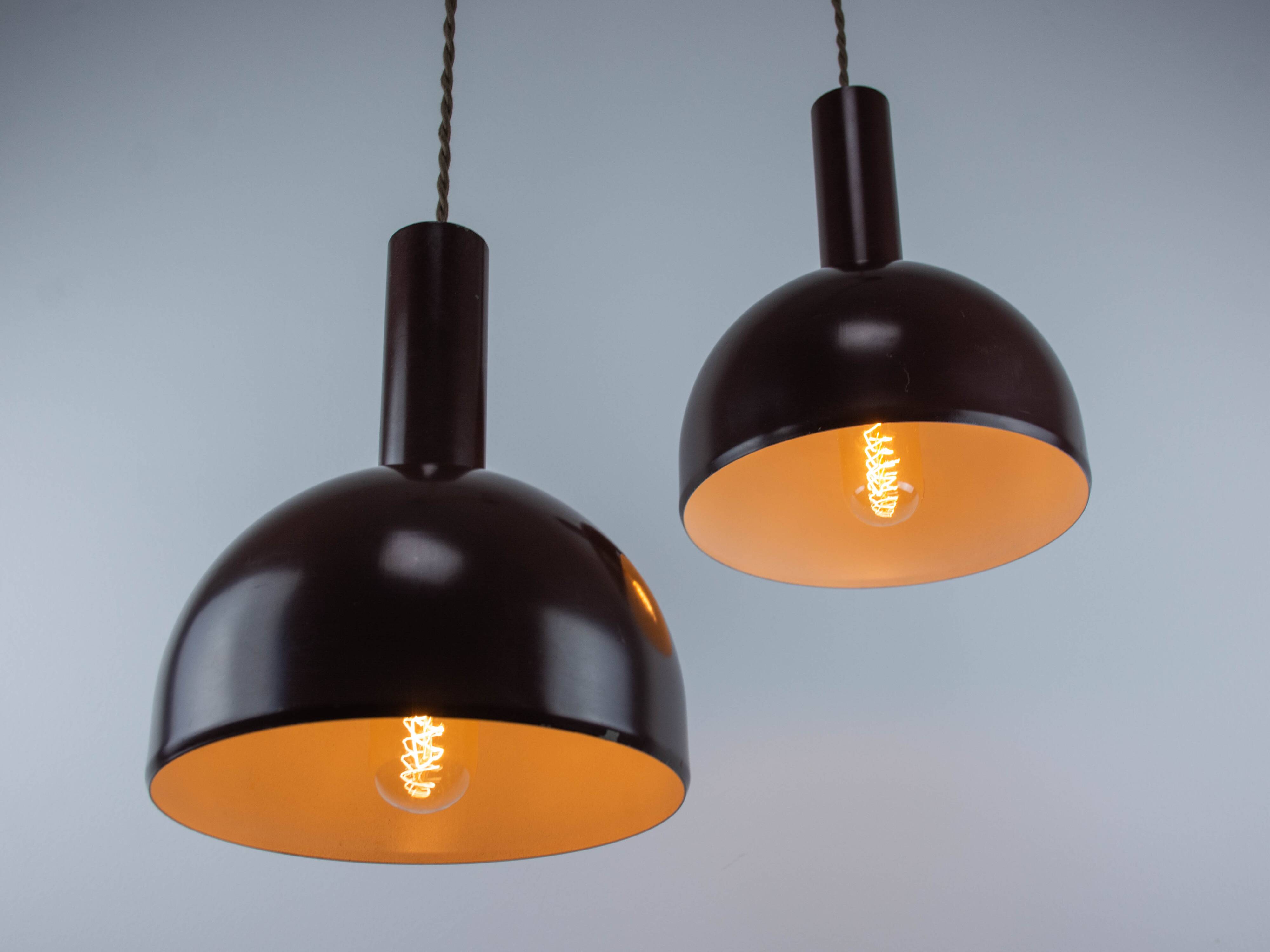 Ensemble de 2 lampes suspendues en métal marron de style moderne du milieu du siècle