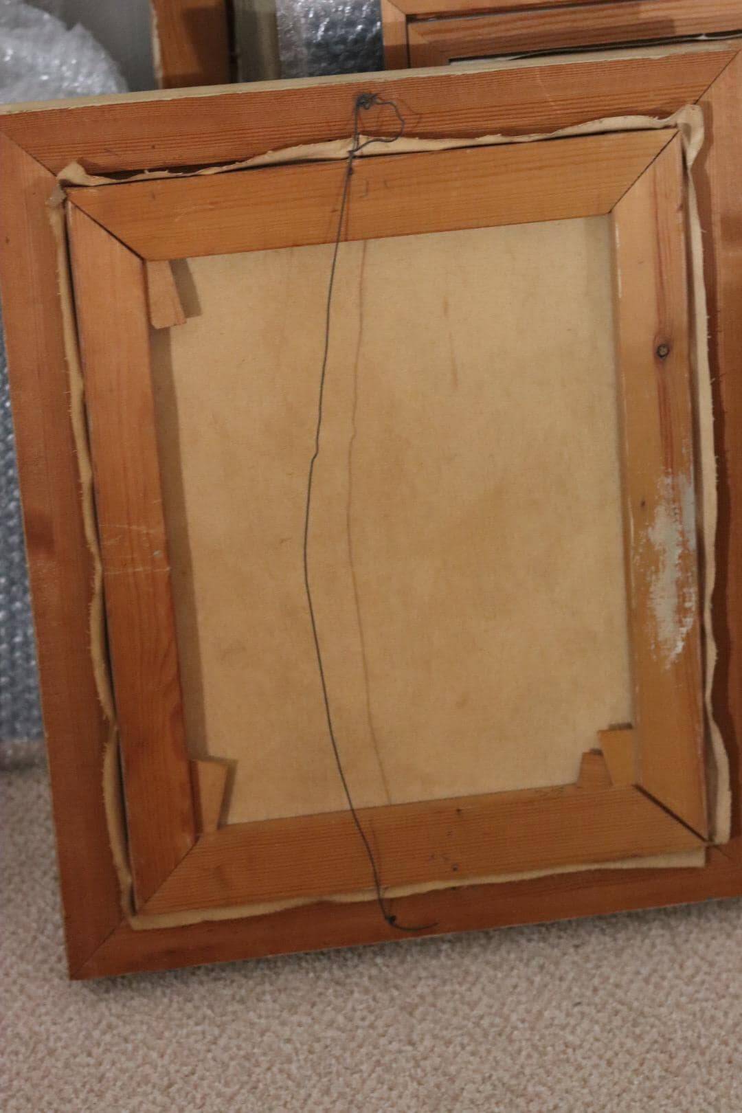 Bouquet rouge et bouteille de vin